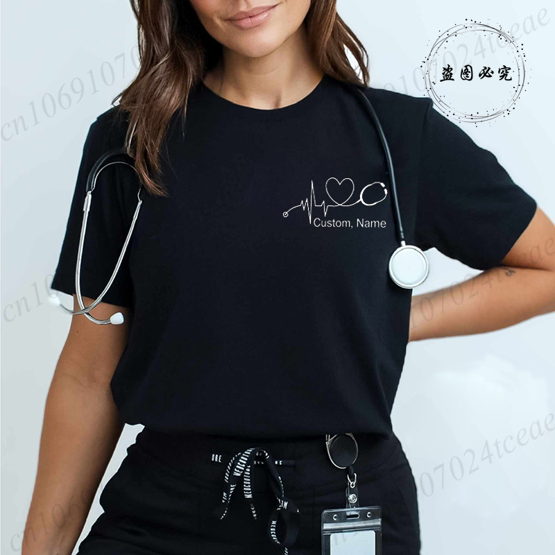 Stethoscope - เสื้อพยาบาลพิมพ์ลายตามสั่ง พร้อมลายหูฟังแพทย์และเสียงหัวใจเต้น เสื้อยืด RN สำหรับผู้หญิงและผู้ชาย เสื้อผ้าแฟชั่นฤดูร้อน